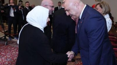 بهية الحريري تمثّل سعد الحريري في قداس مار مارون