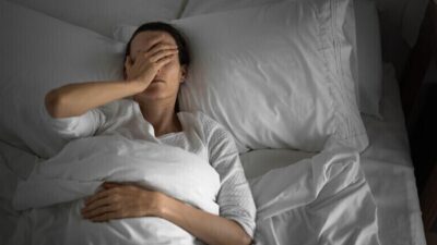 ليس التعب فقط.. قلة النوم تدمر الأمعاء بطريقة مفاجئة