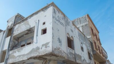 تنفيذا لقرارات رئيس الحكومة.. اخلاء 21 مبنى متصدع وتأمين مراكز إيواء لـ64 عائلة