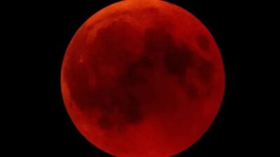 القمر الدموي” في آذار … ماذا نعرف عن هذه الظاهرة؟