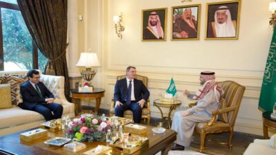 الاستقرار المالي والنقدي على طاولة البخاري