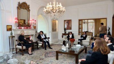 السيدة الأولى تقدّم واجب العزاء لأرسلان وعائلته