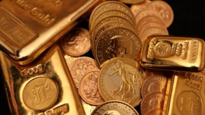 الذهب يتراجع مع صعود الدولار وتزايد المخاوف التضخمية